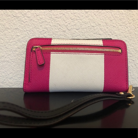 Michel Kors Jet Set Travel Wristlet - Picture 2 of 4